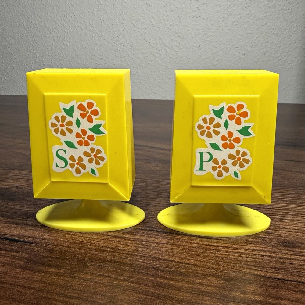 Vintage/Retro Yellow Plastic Floral Salt & Pepper Shakers Set of 2, 3 in